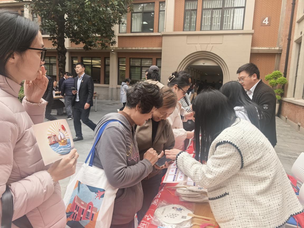 冒雨宣教守初心 金融安全入民心——东海证券投教基地联合东海基金共赴静安投教集市